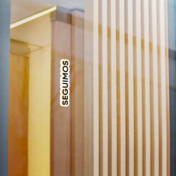 "Seguimos" Echo Vinyl Decal